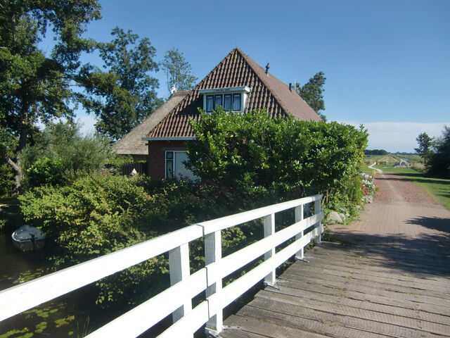 File:123018304.jpg