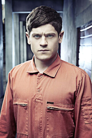 File:Misfits-season-3-promo-picture-simon 171616102.jpg
