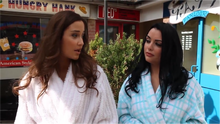 WhitneyAndLaurenOutsideGeorgeStreetShops