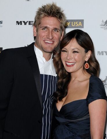 File:Lindsay+Price+Curtis+Stone+2011+G+Day+USA+5fukBmbgLv6l.jpg