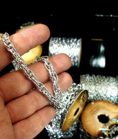 File:Lena necklace materials 03.jpg