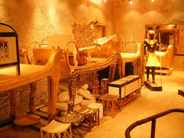 Plik:Tutankhamun's tomb II.jpg