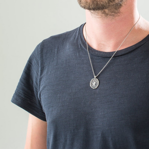 File:Dark Brotherhood Medallion (Male).png