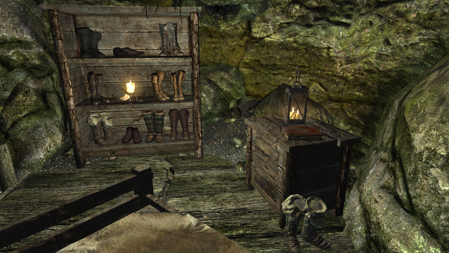 File:TESV Movarth's Lair Boots.png