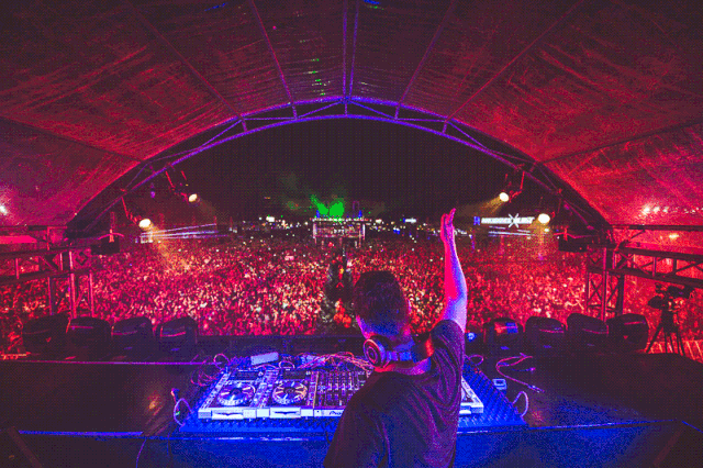 Archivo:Tiësto 5.gif