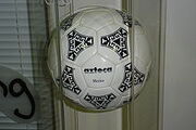 Adidas Azteca Mexico 1986 Official ball.jpg