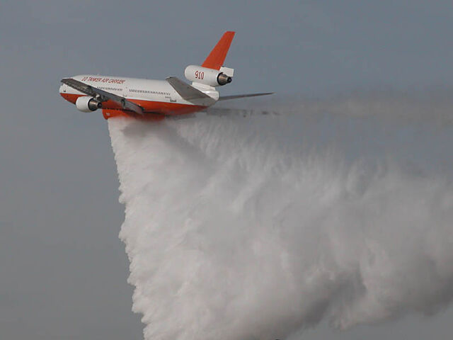 File:10tanker-N450AX-061215-04-8.jpg
