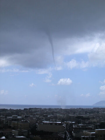 File:TrombaMarinaTerracinaItalia11ago06.jpg