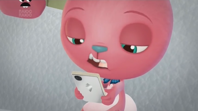 File:Dilly On Her Phone.png