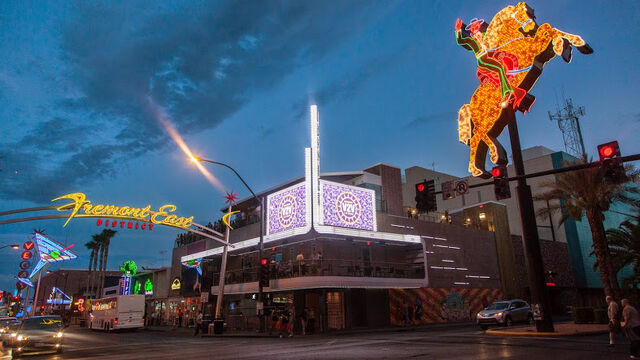 File:Vegaslivefeat.jpg