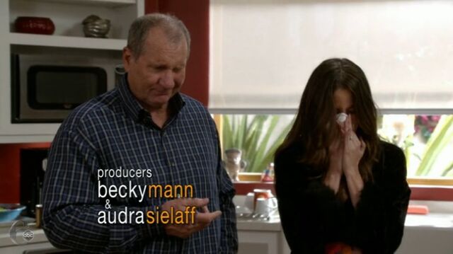 File:GloriaBlowNoseModernFamily1.jpg