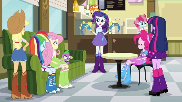 Archivo:Rarity with friends obviously very different.jpg