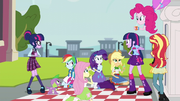Twilight conoce a Twilight humana EG3.png