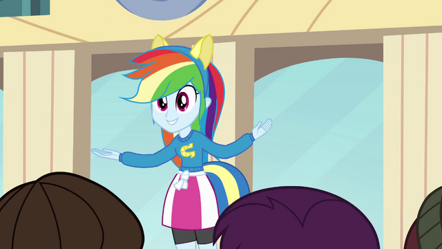 Plik:EG1 Rainbow Dash klaszcze w czasie śpiewania.png