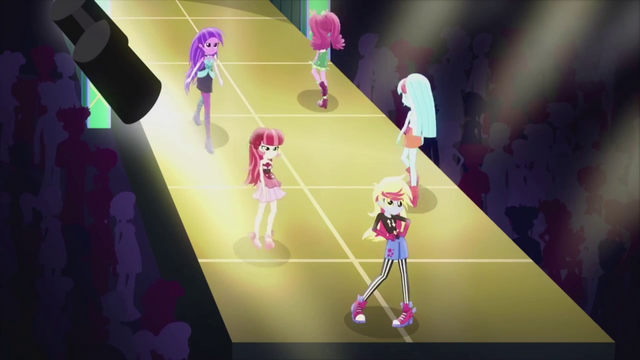 Arquivo:Background characters on the runway EG2.png