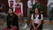 Tina y Rachel Sweet Caroline.png