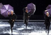 639px-Singin-in-the-rain umbrella.jpg
