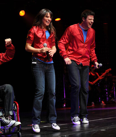 Archivo:Cory+Monteith+Glee+Cast+Concert+Radio+City+3AgCt-htYpBl.jpg