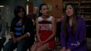 Mercedes, Santana y Tina cantando Shake It Out.png