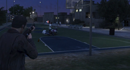 Michael matando a Stretch.png