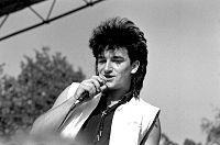 U2 21081983 01 800b