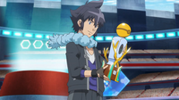EP934 Alain con el trofeo de la Liga de Kalos.png