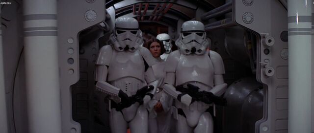 Archivo:SquadEscortingLeia.jpg
