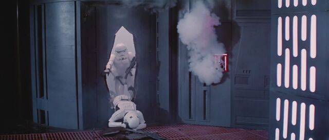 Archivo:Stormtrooper-muerto.jpg
