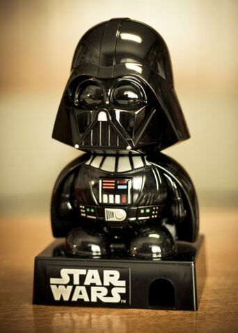 Archivo:Variante-darth-vader-despachador-de-chicles-star-wars-eex MLM-F-2795576881 062012.jpg