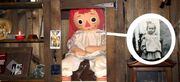 Foto-de-la-nina-Annabelle-Higgins-y-la-muneca