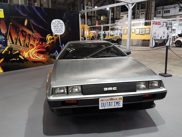 Archivo:Salondelcomic2016 delorean01.jpg