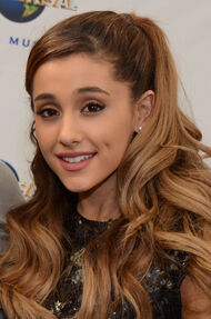 Ariana-Grande--Grammy-Awards-2014--12