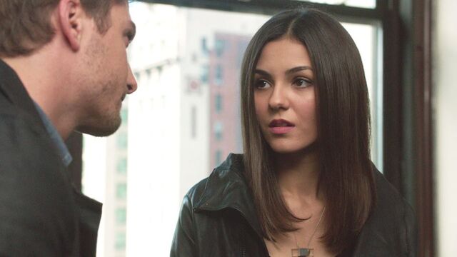 File:Eye candy lindy.jpg