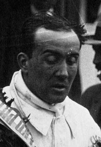 File:Juan Zanelli at the 1929 Bugatti Grand Prix (2) (cropped).jpeg