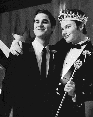 Datei:Blaine-glee-kurt-love-prom-Favim.com-231749.gif