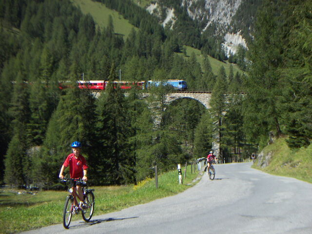 Datei:Albulapass kinder.jpg