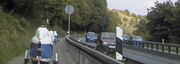 Velomobile auf schmalem Zweirichtungsradweg.jpg