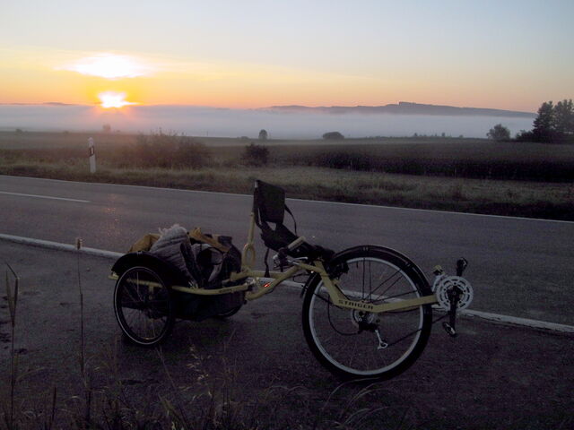 Datei:Airbike Pickup Sonnenaufgang.jpg