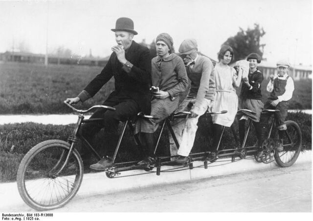 Datei:Bundesarchiv Bild 183-R13688, Tandem-Fahrrad.jpg