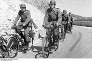 Bundesarchiv Bild 101I-681-0004-22, Frankreich, Radfahrtruppe