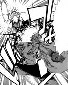 Natsu golpea al animal gigante