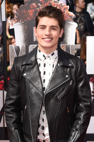 File:Greg+Sulkin+Arrivals+MTV+Movie+Awards+Part+tNEmGIESc9Nl.jpg