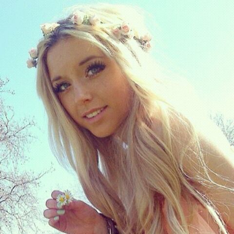 File:Favim.com-blonde-flowers-girl-hair-527592.jpg