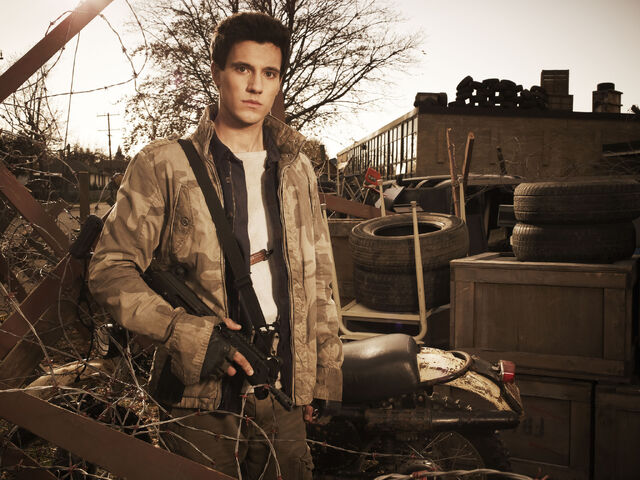 File:Falling-Skies-Cast-Promo-Photos-falling-skies-18274171-2048-1536.jpg