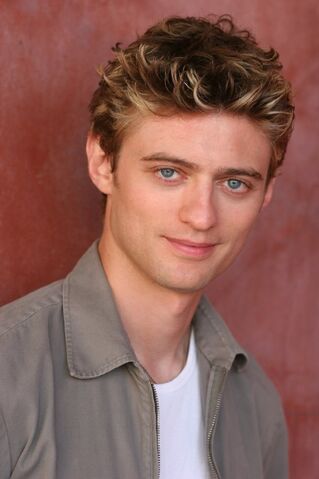 File:Crispin Freeman.jpg