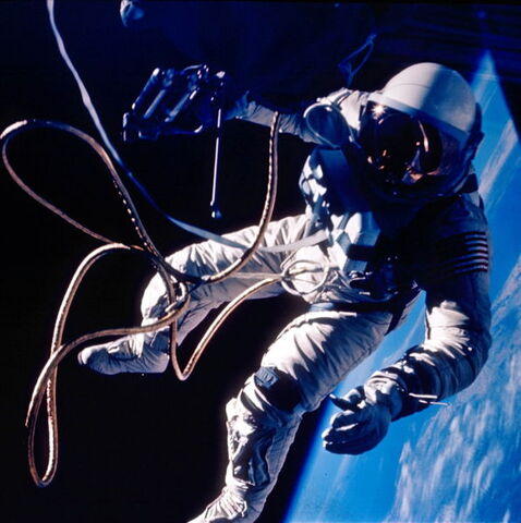 File:User 597px-Ed White spacewalk.jpg