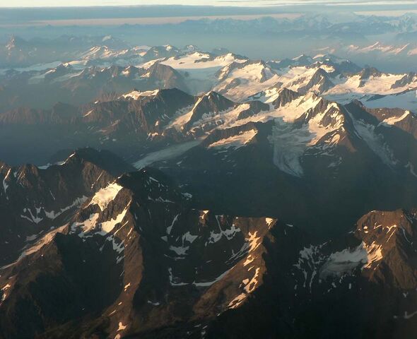 File:Alaskan20Mountains.jpg
