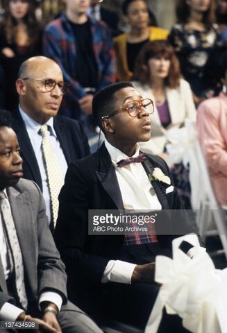 File:Jaleel White (sitting).jpg