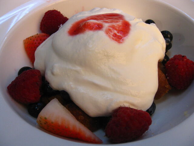 File:Berriesncream.jpg