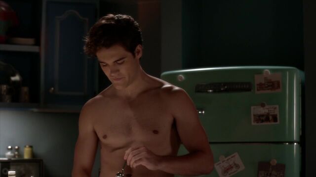 File:Famous.in.Love.S01E01.720p.HDTV.x264-FLEET 1195.jpg